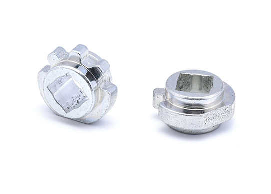 قطعة جديدة مشغولة من الفولاذ المقاوم للصدأ